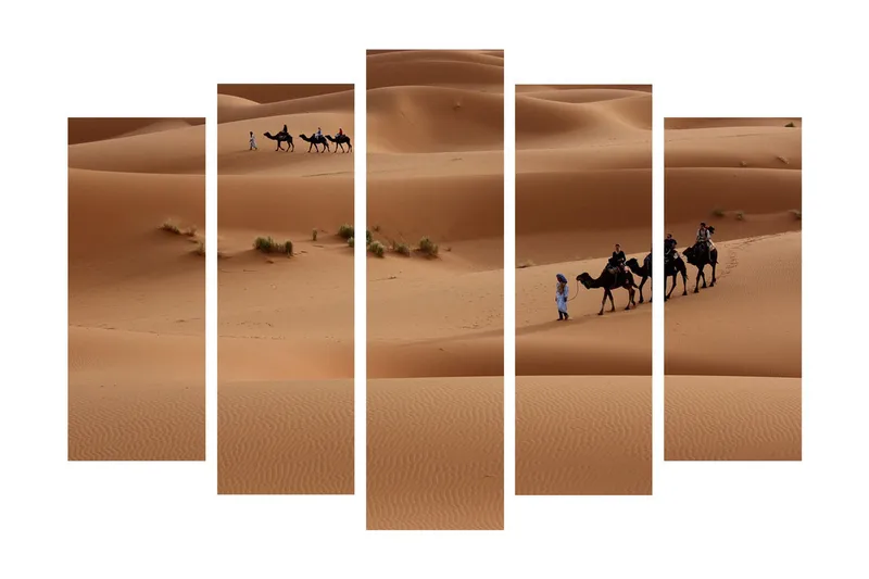 Stor Canvastavla i 5 delar 105x70 cm - Kamelkaravan som rör sig genom sanddyner - Sandbeige / Ljusbrun / Grön - Inredning & dekor - Tavlor & konst - Canvastavla