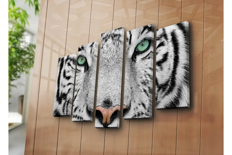 Stor Canvastavla i 5 delar 105x70 cm - Närbild av en vit tiger med intensiva ögon - Vit / Svart / Grön - Inredning & dekor - Tavlor & konst - Canvastavla