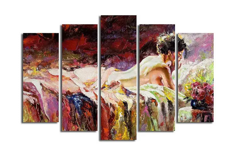 Stor Canvastavla i 5 delar 105x70 cm - Sensuell kvinna som vilar på en säng med blommor i närheten - Röd / Lila / Beige - Inredning & dekor - Tavlor & konst - Canvastavla