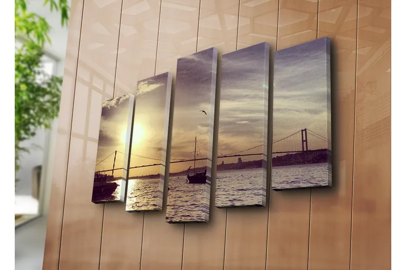 Stor Canvastavla i 5 delar 105x70 cm - Solnedgång över en hamn med båtar och en bro i bakgrunden - Guld / Brun / Grå - Inredning & dekor - Tavlor & konst - Canvastavla