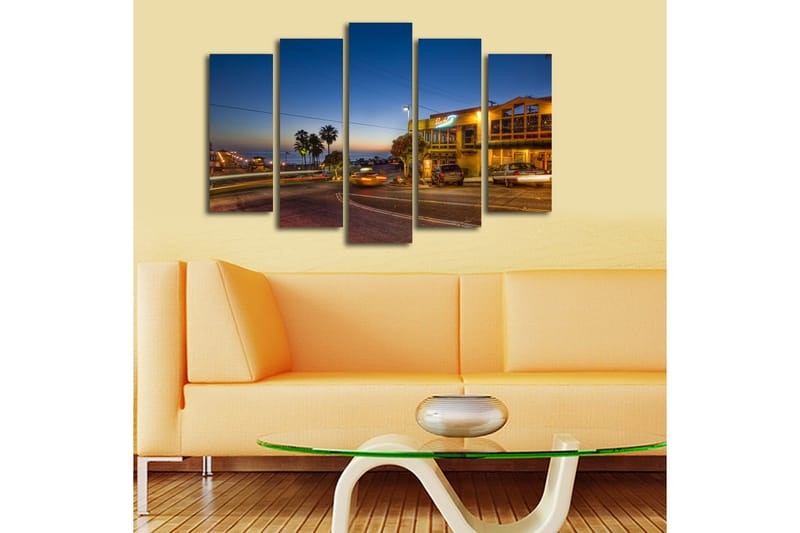 Stor Canvastavla i 5 delar 105x70 cm - Stämningsfull kvällsutsikt över en kuststad med palmer och bilar - Mörkblå / Guld / Svart - Inredning & dekor - Tavlor & konst - Canvastavla