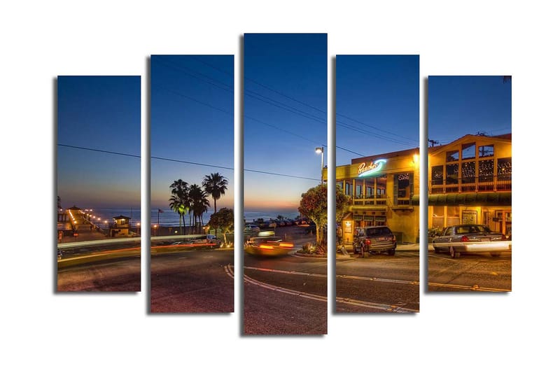 Stor Canvastavla i 5 delar 105x70 cm - Stämningsfull kvällsutsikt över en kuststad med palmer och bilar - Mörkblå / Guld / Svart - Inredning & dekor - Tavlor & konst - Canvastavla