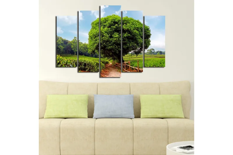 Stor Canvastavla i 5 delar 105x70 cm - Storslagen grönskande landskap med ett stort träd vid en grusväg - Grön / Brun / Blå - Inredning & dekor - Tavlor & konst - Canvastavla