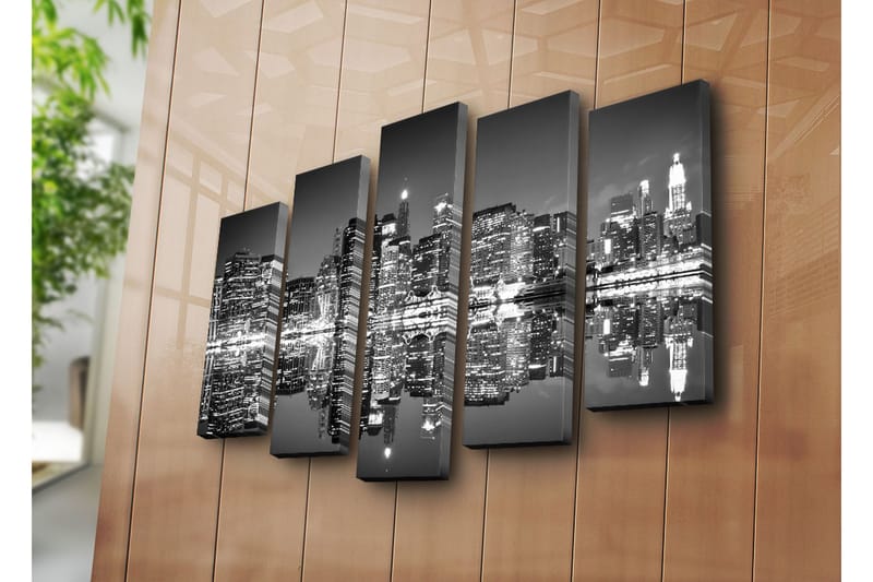 Stor Canvastavla i 5 delar 105x70 cm - Svartvit stadsbild med reflektioner i vattnet - Svart / Vitt / Grått - Inredning & dekor - Tavlor & konst - Canvastavla