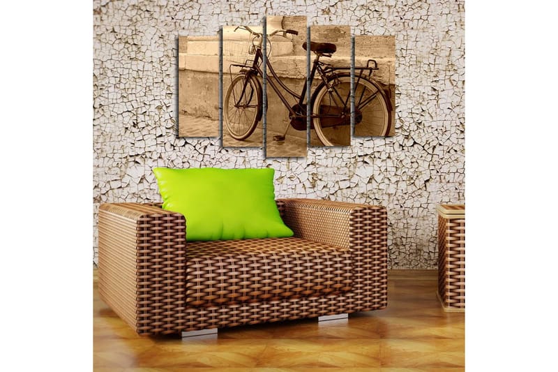 Stor Canvastavla i 5 delar 105x70 cm - Vintage cykel lutad mot en vägg - Svart / Beige / Brun - Inredning & dekor - Tavlor & konst - Canvastavla