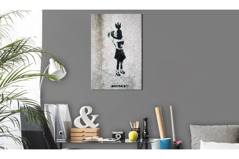 Tavla Bomb Hugger By Banksy 80x120 cm - Inredning & dekor - Tavlor & konst - Canvastavla