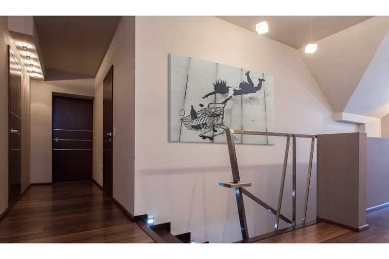 Tavla Falling Woman With Supermarket Trolley Banksy 60x40 - Artgeist sp. z o. o. - Inredning & dekor - Tavlor & konst - Canvastavla