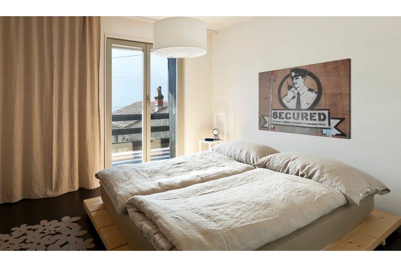 Tavla Secured Banksy 60x40 - Artgeist sp. z o. o. - Inredning & dekor - Tavlor & konst - Canvastavla