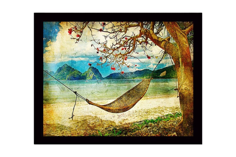 Inramad Canvastavla i trä - 41x56 cm - Avkopplande hängmatta under ett träd vid stranden med berg i bakgrunden, Blå / Grön / Beige