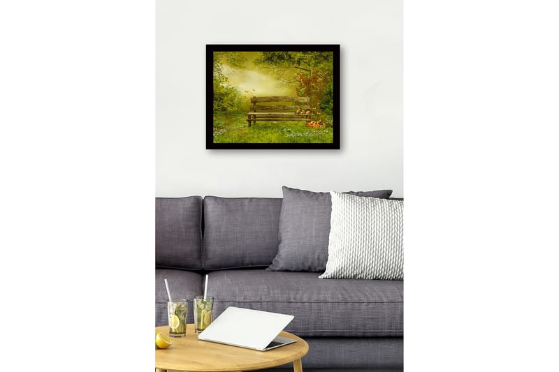 Inramad Canvastavla i trä - 41x56 cm - Bänk i en grönskande trädgård omgiven av blommor och fjärilar - Grön / Brun / Gul - Inredning & dekor - Tavlor & konst