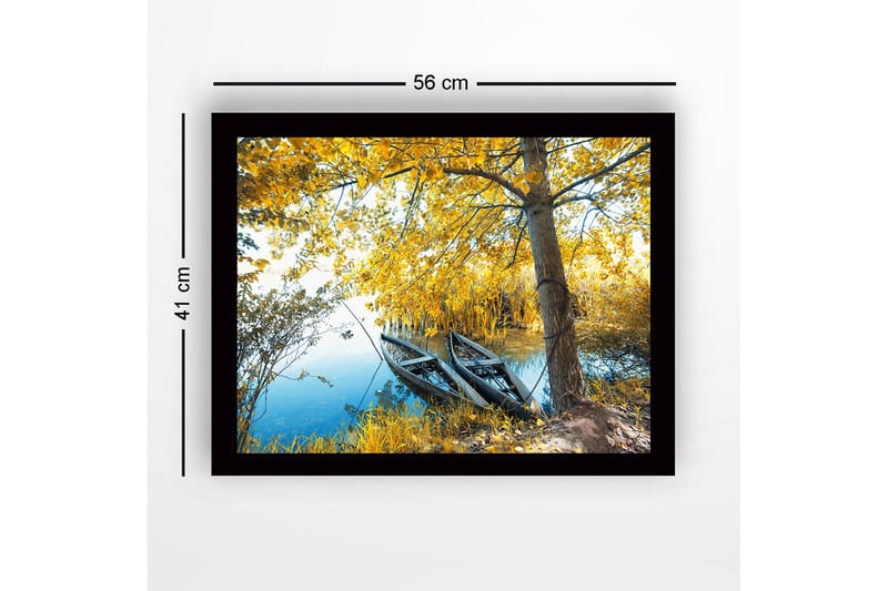 Inramad Canvastavla i trä - 41x56 cm - Båtar vid en spegelblanka sjö omgiven av gyllene höstlöv - Guld / Grön / Blå - Inredning & dekor - Tavlor & konst