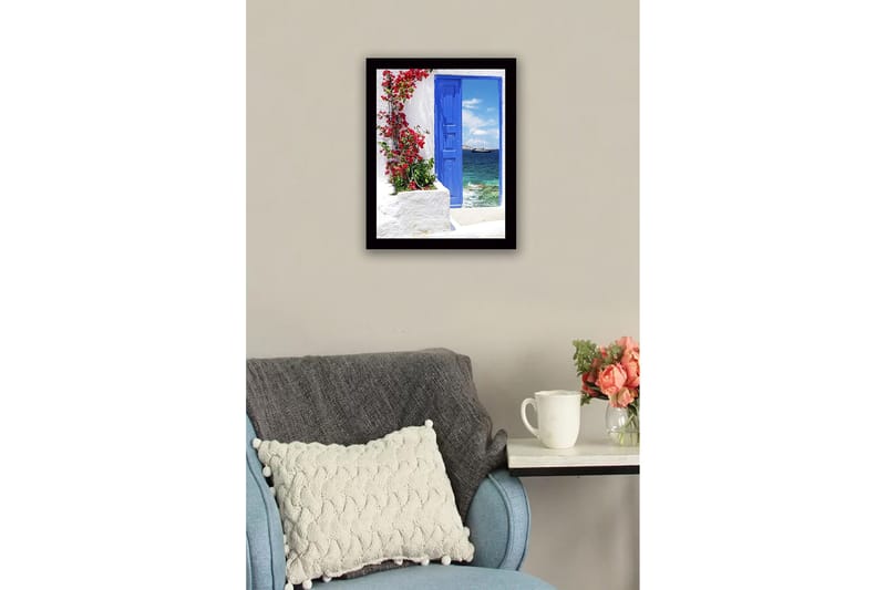 Inramad Canvastavla i trä - 41x56 cm - Blå dörr med blommor i rött framför havsutsikt - Blå / Röd / Vit - Inredning & dekor - Tavlor & konst