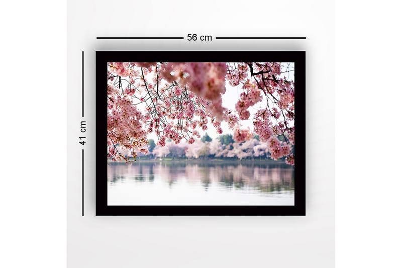 Inramad Canvastavla i trä - 41x56 cm - Blommande körsbärsträd vid en spegelblanka sjö - Rosa / Grön / Blå - Inredning & dekor - Tavlor & konst