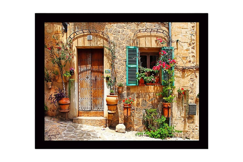 Inramad Canvastavla i trä - 41x56 cm - Charmig husfasad med blomsterdekorationer och gröna fönsterluckor - Terrakotta / Grön / Beige - Inredning & dekor - Tavlor & konst