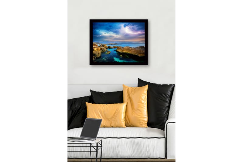 Inramad Canvastavla i trä - 41x56 cm - Dramatiskt havslandskap med åskmoln och klippformationer - Blå / Grön / Beige - Inredning & dekor - Tavlor & konst