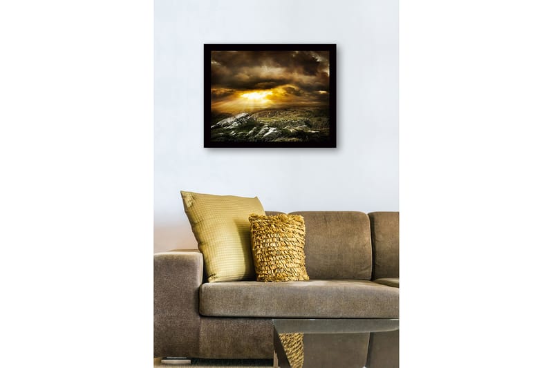 Inramad Canvastavla i trä - 41x56 cm - Dramatiskt landskap med solstrålar som bryter genom molnen - Guld / Mörkgrå / Grön - Inredning & dekor - Tavlor & konst
