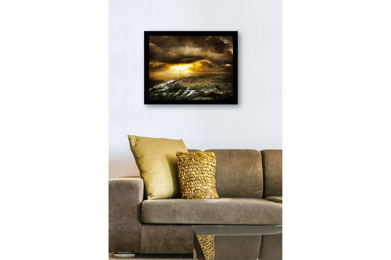 Inramad Canvastavla i trä - 41x56 cm - Dramatiskt landskap med solstrålar som bryter genom molnen - Guld / Mörkgrå / Grön - Inredning & dekor - Tavlor & konst