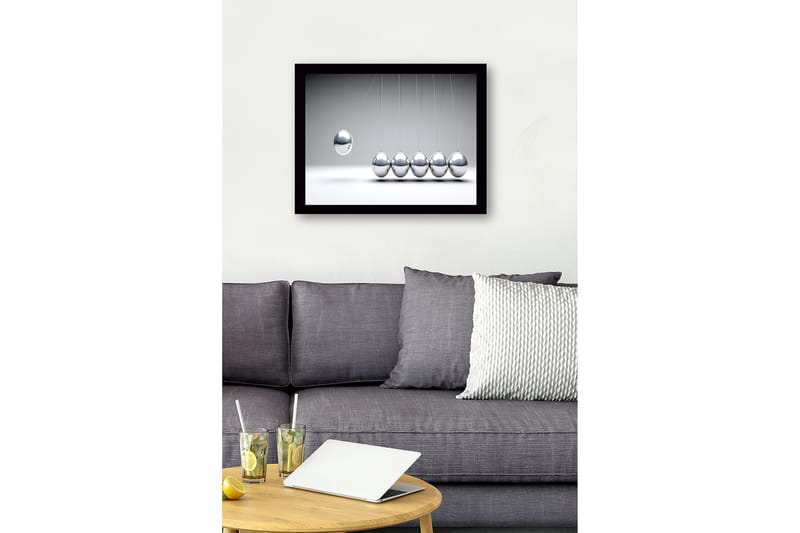Inramad Canvastavla i trä - 41x56 cm - Dynamisk komposition med hängande metallkulor i rörelse - Silver / Grå - Inredning & dekor - Tavlor & konst