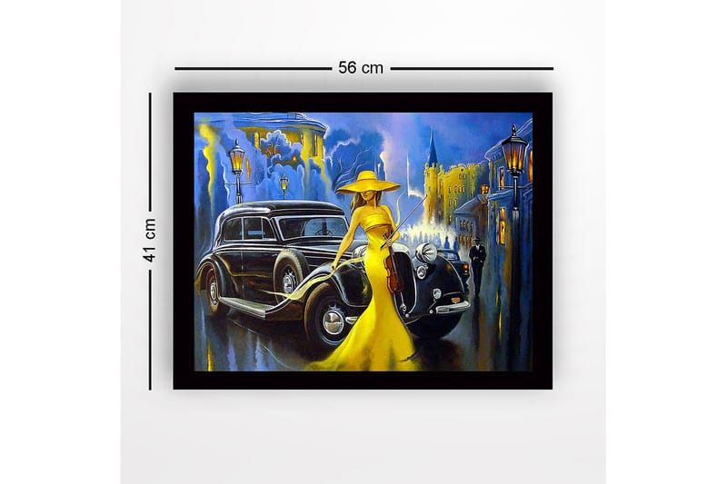 Inramad Canvastavla i trä - 41x56 cm - Elegant kvinna i gul klänning med fiol framför en klassisk bil i en stadsmiljö - Gul / Svart / Blå - Inredning & dekor - Tavlor & konst