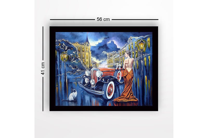 Inramad Canvastavla i trä - 41x56 cm - Elegant kvinna i röd klänning vid en klassisk bil i stadsmiljö - Röd / Svart / Blå - Inredning & dekor - Tavlor & konst