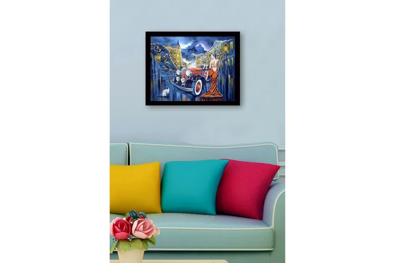 Inramad Canvastavla i trä - 41x56 cm - Elegant kvinna i röd klänning vid en klassisk bil i stadsmiljö - Röd / Svart / Blå - Inredning & dekor - Tavlor & konst