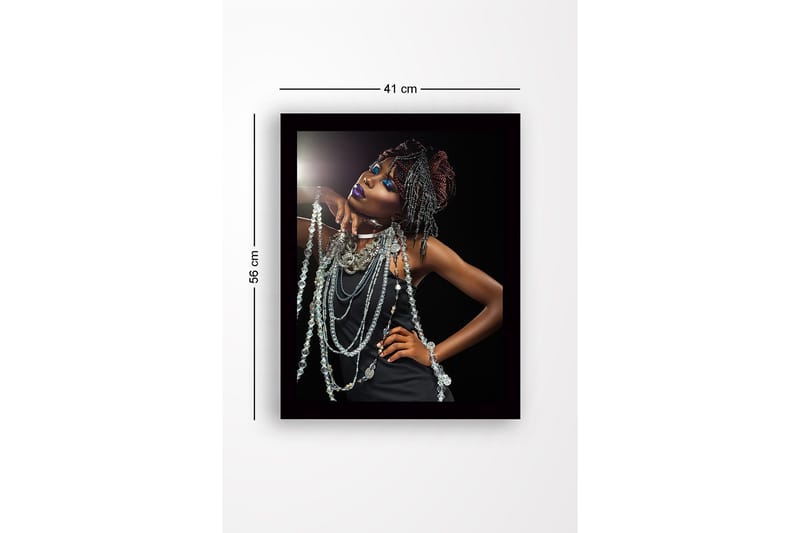 Inramad Canvastavla i trä - 41x56 cm - Elegant kvinna med glittrande smycken och dramatisk makeup - Svart / Silver / Lila - Inredning & dekor - Tavlor & konst