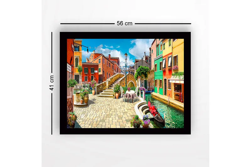 Inramad Canvastavla i trä - 41x56 cm - Färgglad kanal med pittoreska hus och blomsterarrangemang - Röd / Grön / Blå - Inredning & dekor - Tavlor & konst