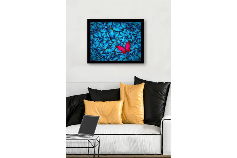 Inramad Canvastavla i trä - 41x56 cm - Färgglad samling av fjärilar med en framträdande rosa fjäril - Blå / Rosa - Inredning & dekor - Tavlor & konst