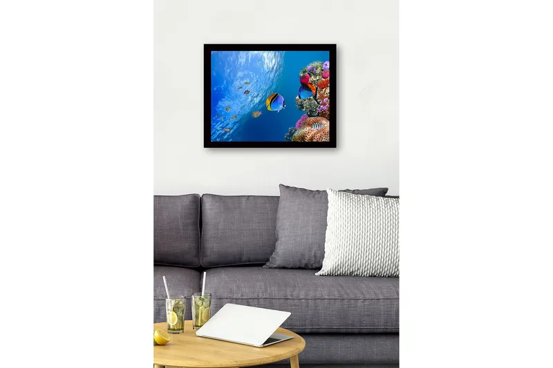 Inramad Canvastavla i trä - 41x56 cm - Färgglad undervattensscen med korallrev och simmande fiskar - Blå / Orange / Rosa - Inredning & dekor - Tavlor & konst