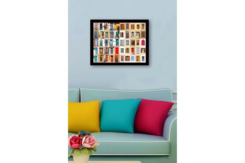 Inramad Canvastavla i trä - 41x56 cm - Färgglada dörrar och fönster i en mosaik av olika stilar - Blå / Röd / Beige - Inredning & dekor - Tavlor & konst