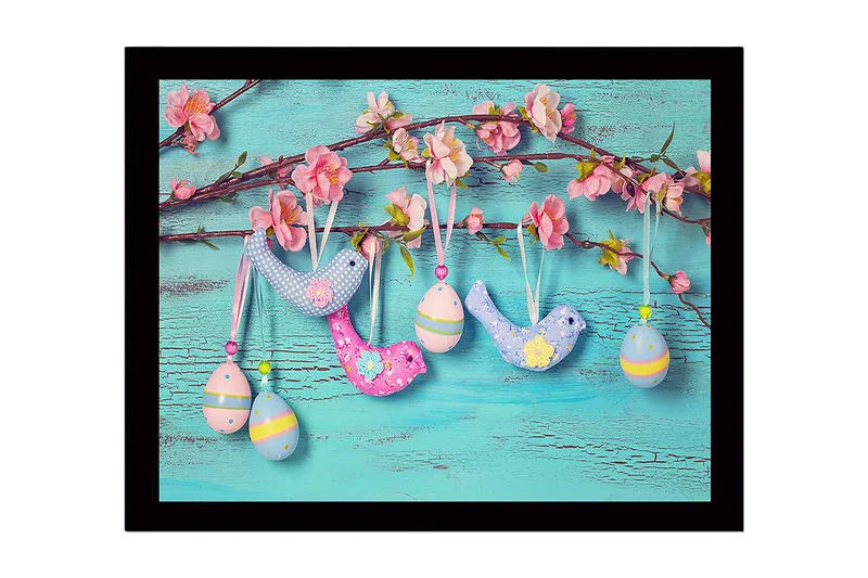 Inramad Canvastavla i trä - 41x56 cm - Färgglada påskdekorationer hängande på en gren med blommor - Ljusblå / Rosa / Gul - Inredning & dekor - Tavlor & konst