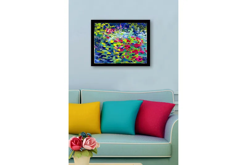Inramad Canvastavla i trä - 41x56 cm - Färgrik blomsteräng med rosor och gröna blad - Grön / Röd / Blå - Inredning & dekor - Tavlor & konst