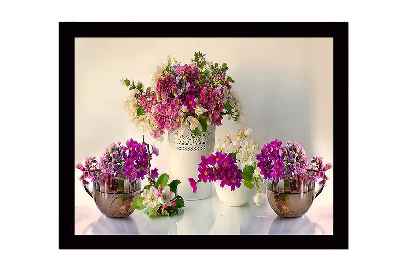 Inramad Canvastavla i trä - 41x56 cm - Färgrik bukett av blommor i olika nyanser av lila och vitt, Lila / Vit