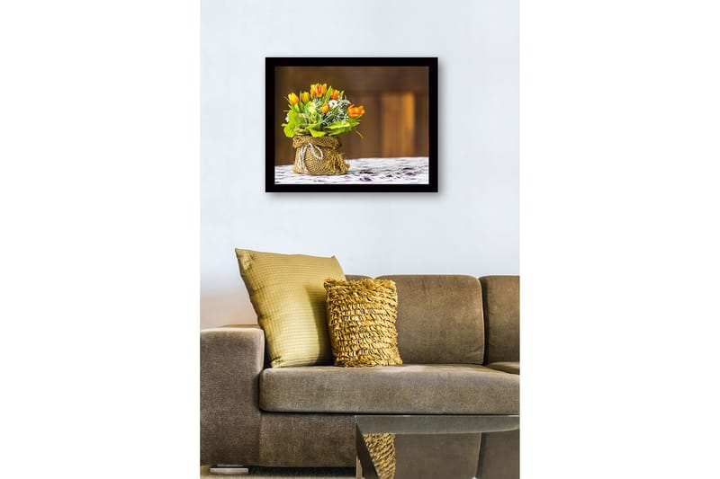 Inramad Canvastavla i trä - 41x56 cm - Färgrik bukett av tulpaner i en juteväska - Orange / Grön / Vit - Inredning & dekor - Tavlor & konst
