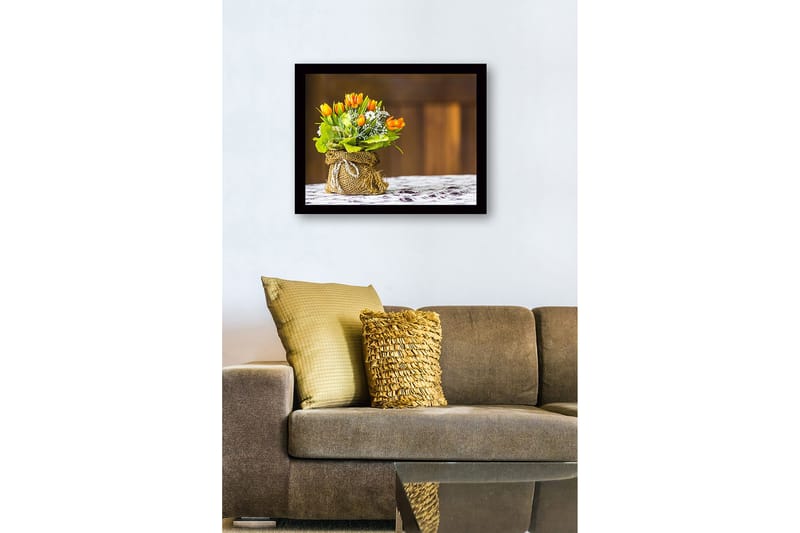 Inramad Canvastavla i trä - 41x56 cm - Färgrik bukett av tulpaner i en juteväska - Orange / Grön / Vit - Inredning & dekor - Tavlor & konst