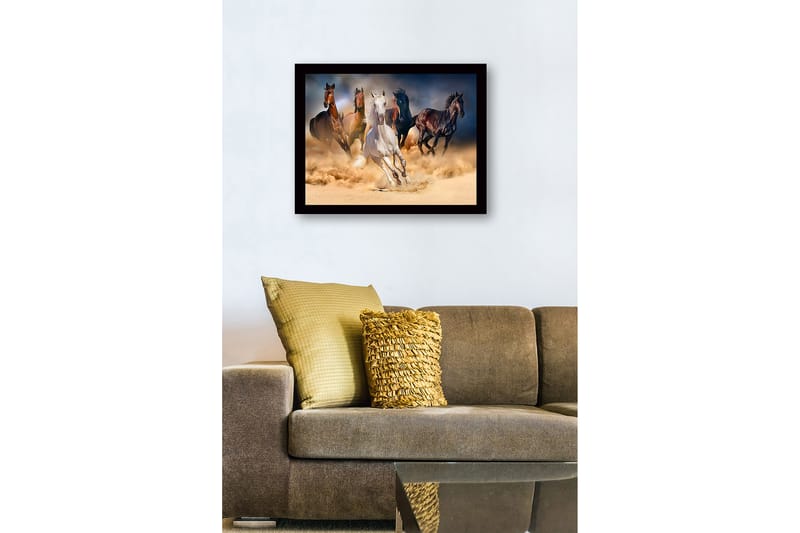Inramad Canvastavla i trä - 41x56 cm - Fem hästar som galopperar genom sandstorm - Vit / Brun / Svart - Inredning & dekor - Tavlor & konst
