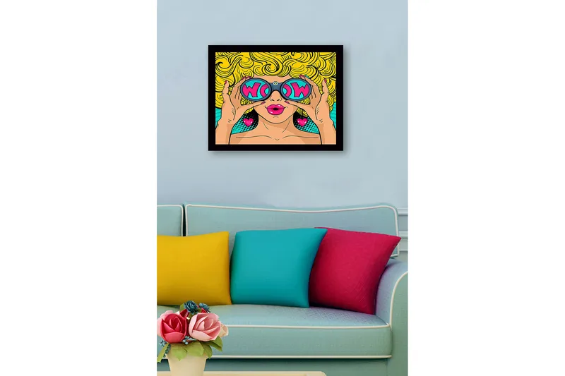 Inramad Canvastavla i trä - 41x56 cm - Glamourös kvinna med stora solglasögon och lockigt blont hår - Gul / Rosa / Turkos - Inredning & dekor - Tavlor & konst