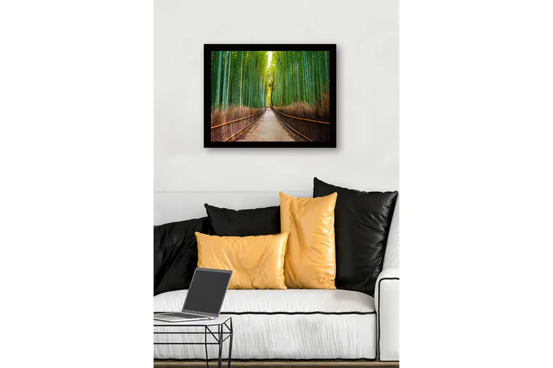 Inramad Canvastavla i trä - 41x56 cm - Grön bambuskog med en stig som leder genom träden - Grön / Brun - Inredning & dekor - Tavlor & konst