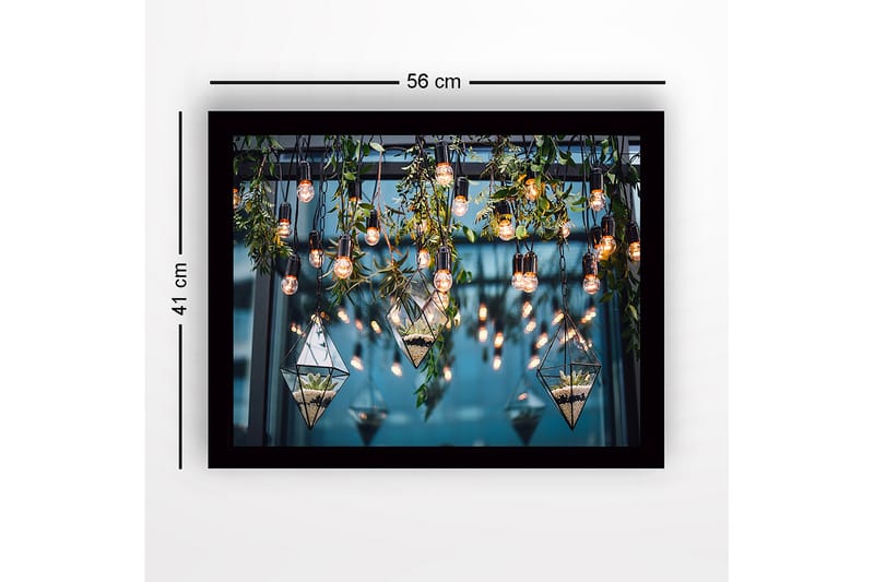 Inramad Canvastavla i trä - 41x56 cm - Hängande glaskärl med växter och ljuskällor - Grön / Svart / Guld - Inredning & dekor - Tavlor & konst