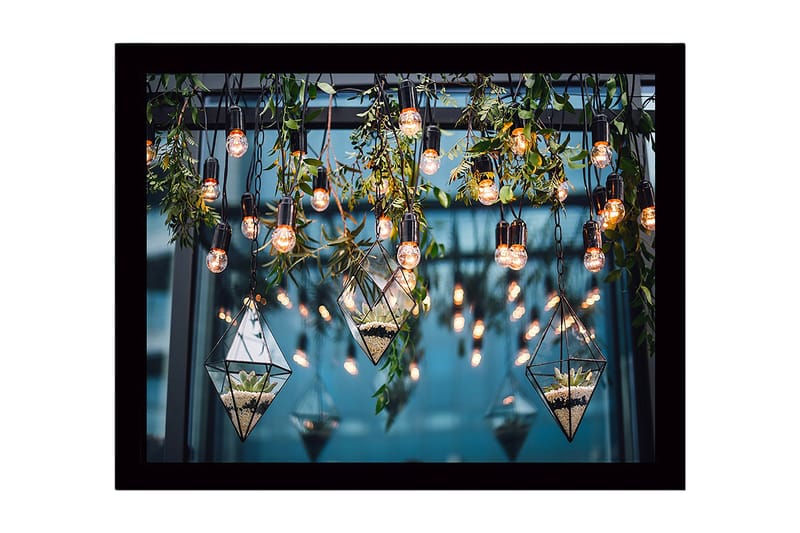 Inramad Canvastavla i trä - 41x56 cm - Hängande glaskärl med växter och ljuskällor, Grön / Svart / Guld