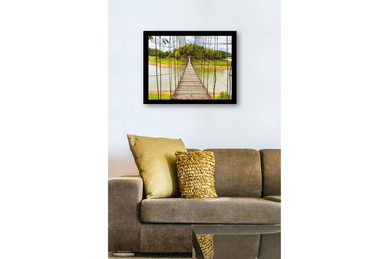 Inramad Canvastavla i trä - 41x56 cm - Hängbro som sträcker sig över en stilla sjö - Grön / Brun / Blå - Inredning & dekor - Tavlor & konst