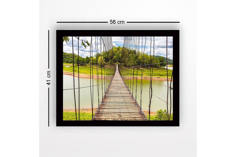 Inramad Canvastavla i trä - 41x56 cm - Hängbro som sträcker sig över en stilla sjö - Grön / Brun / Blå - Inredning & dekor - Tavlor & konst