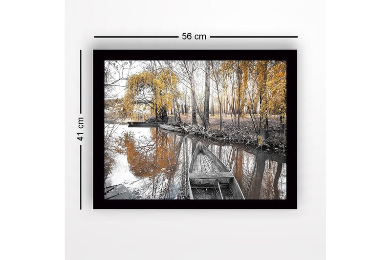 Inramad Canvastavla i trä - 41x56 cm - Höstlandskap med en båt vid en spegelblanka sjö - Guld / Grå / Svart - Inredning & dekor - Tavlor & konst