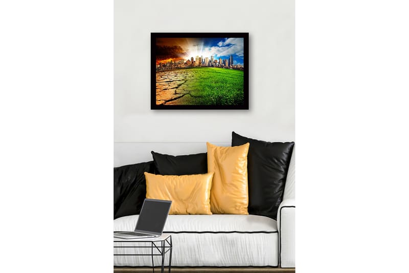 Inramad Canvastavla i trä - 41x56 cm - Kontrast mellan en uttorkad jord och en grönskande stadsmiljö - Grön / Brun / Orange - Inredning & dekor - Tavlor & konst