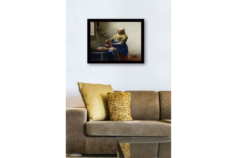 Inramad Canvastavla i trä - 41x56 cm - Kvinna som häller mjölk i en skål vid ett bord med bröd och keramik - Blå / Gul / Brun - Inredning & dekor - Tavlor & konst