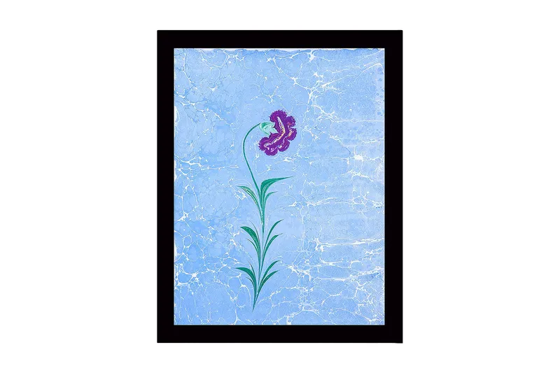 Inramad Canvastavla i trä - 41x56 cm - Lila blomma med gröna blad på en ljusblå bakgrund, Lila / Grön / Ljusblå