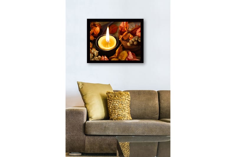 Inramad Canvastavla i trä - 41x56 cm - Ljuslykta omgiven av torkade blommor och frukter - Guld / Orange / Brun - Inredning & dekor - Tavlor & konst
