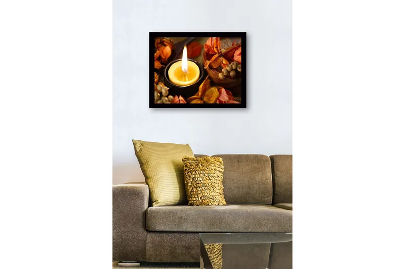 Inramad Canvastavla i trä - 41x56 cm - Ljuslykta omgiven av torkade blommor och frukter - Guld / Orange / Brun - Inredning & dekor - Tavlor & konst