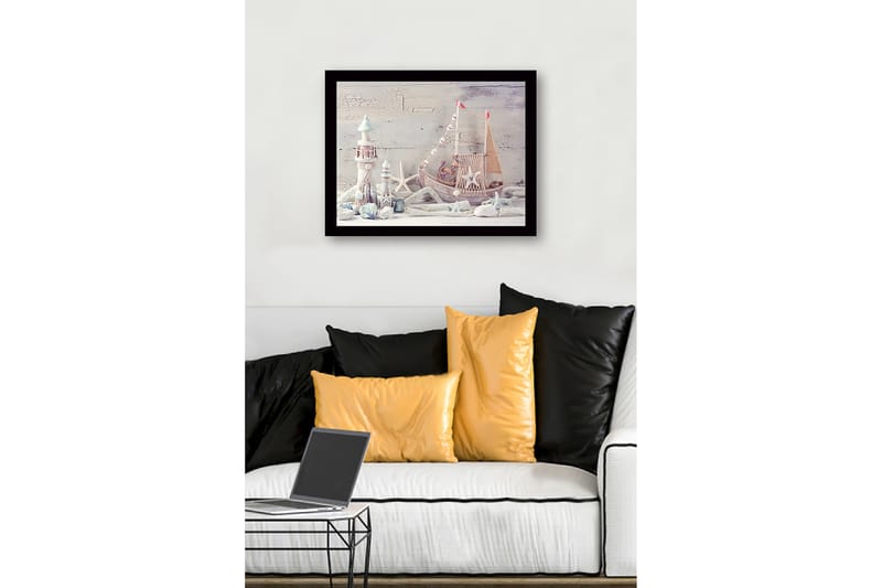 Inramad Canvastavla i trä - 41x56 cm - Maritim stillhet med en båt och fyrar i fokus - Ljusblå / Vit / Beige - Inredning & dekor - Tavlor & konst