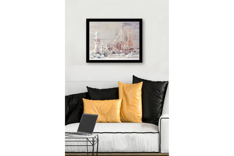 Inramad Canvastavla i trä - 41x56 cm - Maritim stillhet med en båt och fyrar i fokus - Ljusblå / Vit / Beige - Inredning & dekor - Tavlor & konst